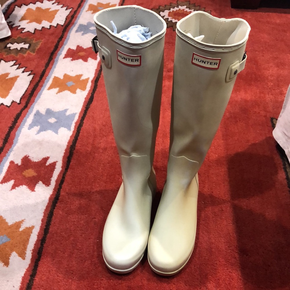 Hunter boots new with damage